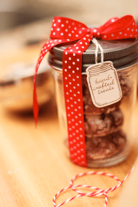 Red Velvet Crinkle Cookies Mason Jar2