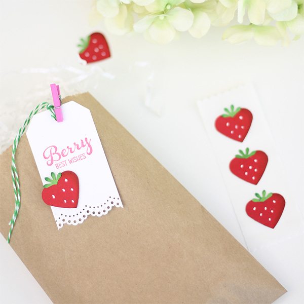 Easy Like Sunday Morning: Paper Strawberries | Damask Love