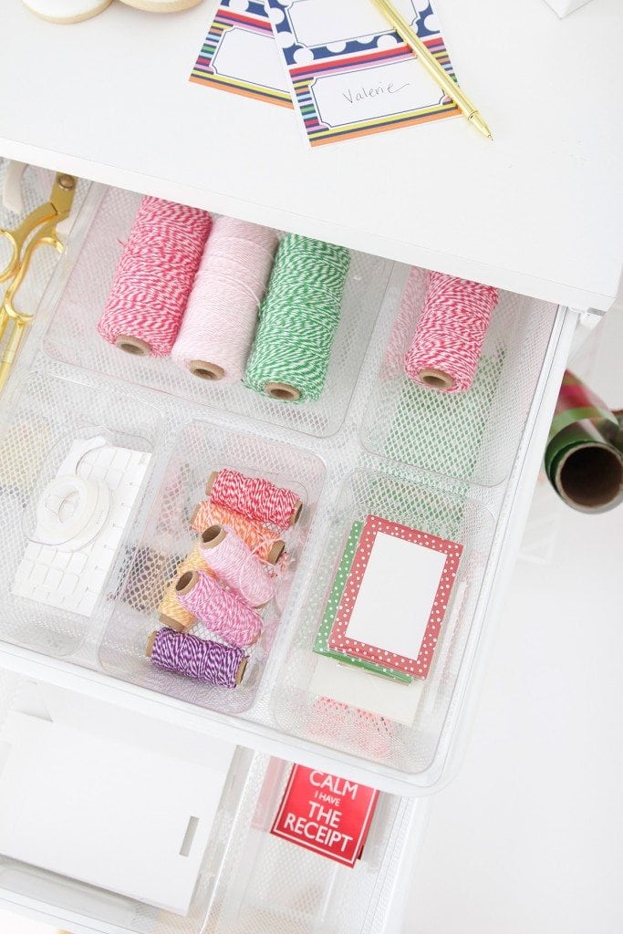 How to Gift Wrap your Holidays with elfa | Damask Love