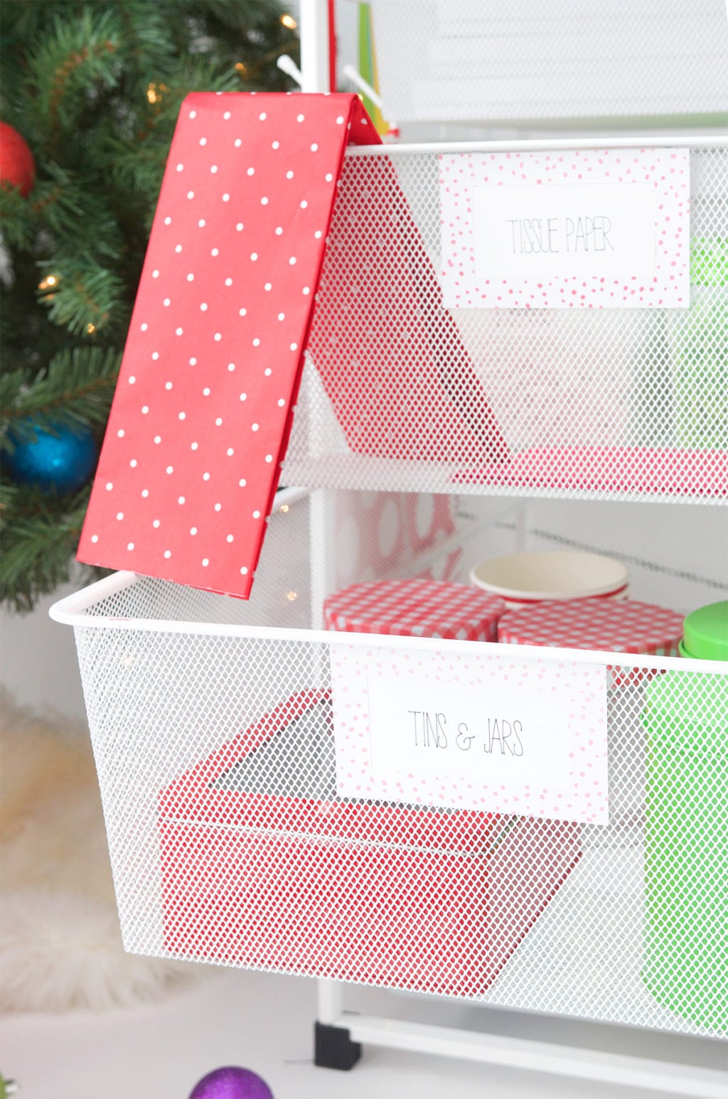 How to Gift Wrap You Holidays with Elfa | damask love