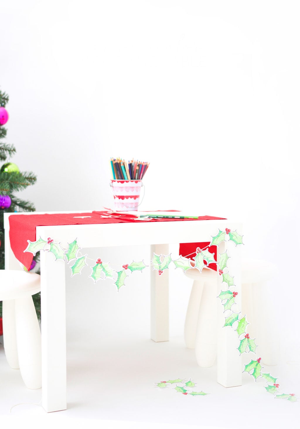 DIY Christmas Coloring Table | damask love
