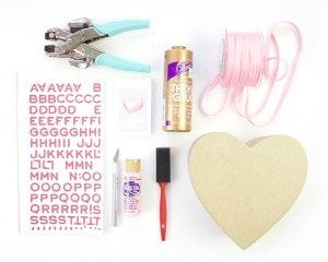 Easy DIY Classroom Valentine Carrier |damask love