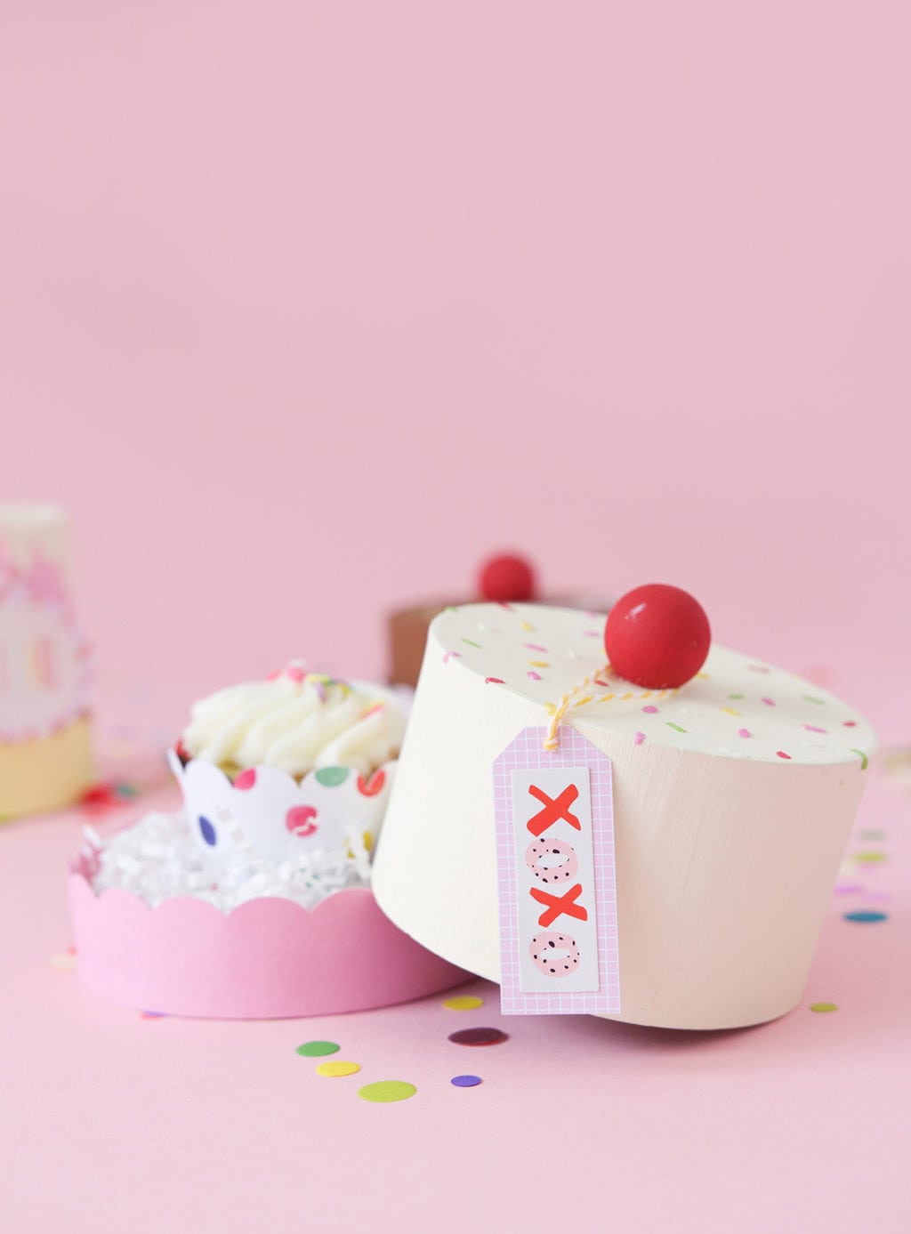 Easy DIY Paper Mache Cake Box - Damask Love