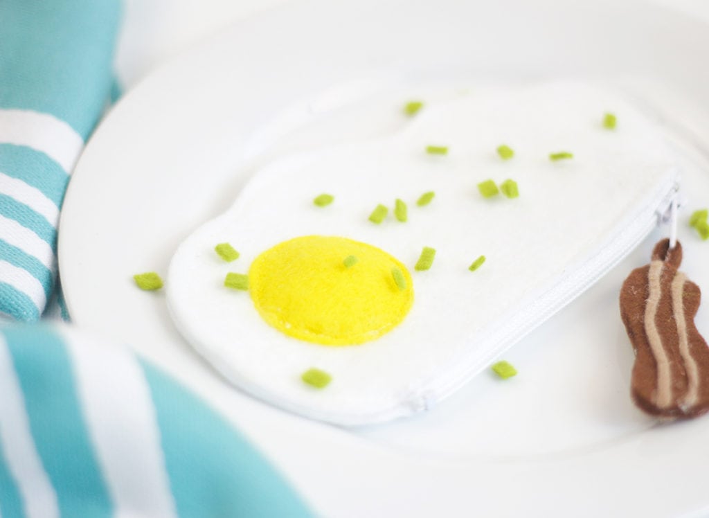 DIY Fried Egg Felt Zipper Pouch