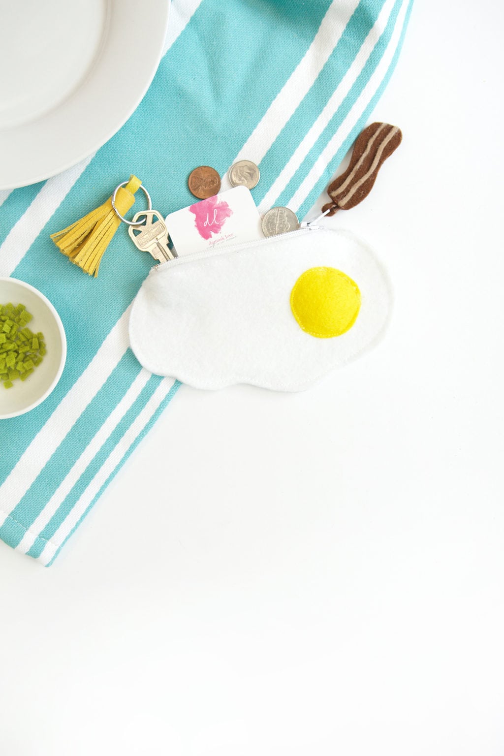 DIY Fried Egg Felt Zipper Pouch