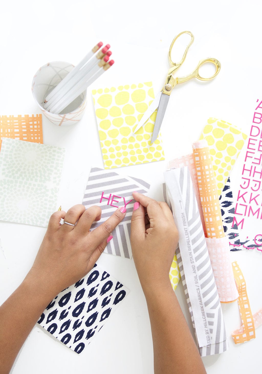 Use fabric scraps to create beautiful textured DIY Fabric Stationery. A great project for beginner crafters who love beautiful stationery and cards.