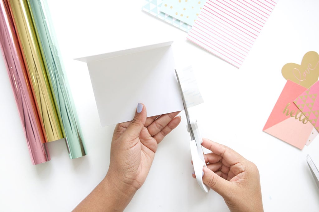 Create your own easy diy foiled stationery  that rivals anything you can get at the store. It's quick and uses basic crafting supplies.