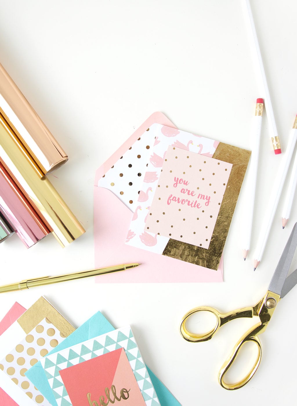 Create your own easy diy foiled stationery  that rivals anything you can get at the store. It's quick and uses basic crafting supplies.