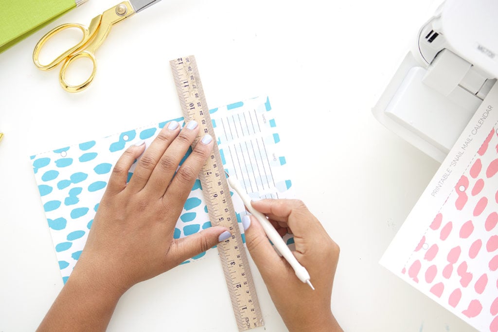 Keep your stationery organized and ready to use with this DIY stationery organizer binder
