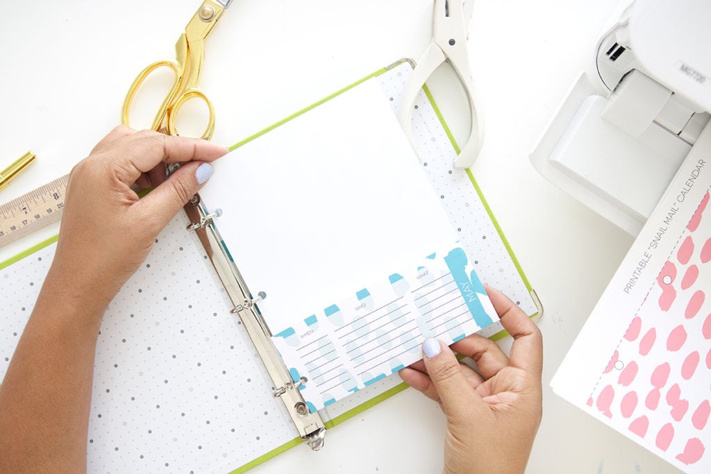 Keep your stationery organized and ready to use with this DIY stationery organizer binder