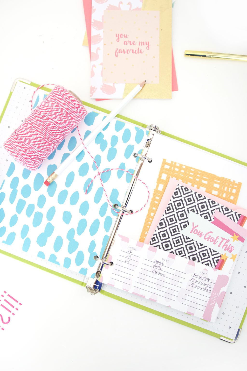 Keep your stationery organized and ready to use with this DIY stationery organizer binder