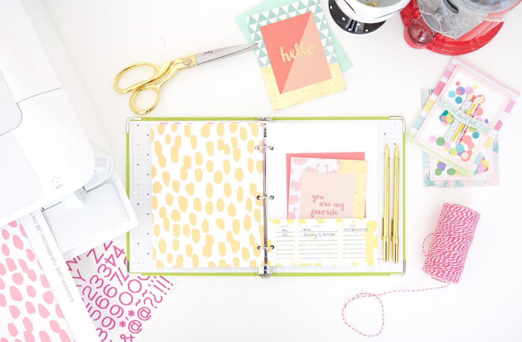 Keep your stationery organized and ready to use with this DIY stationery organizer binder