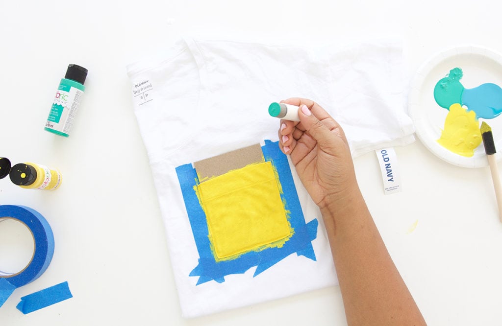 Use an Old Navy Tee to create perfect summertime DIY fruit pocket tees. 