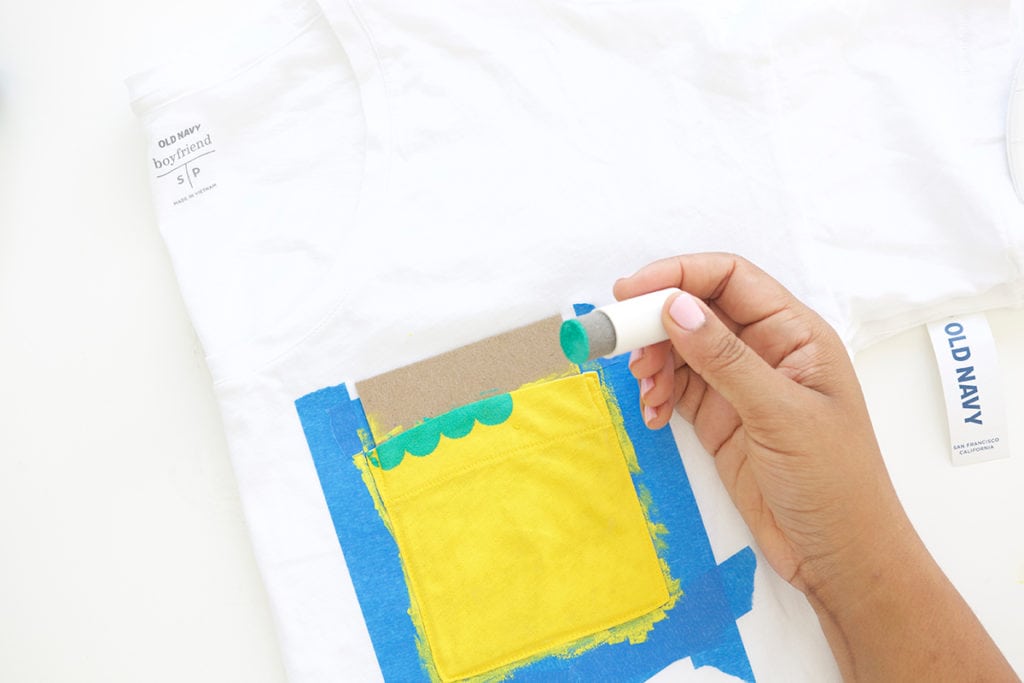 Use an Old Navy Tee to create perfect summertime DIY fruit pocket tees. 