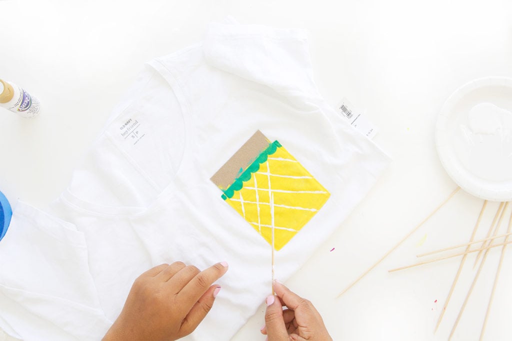 Use an Old Navy Tee to create perfect summertime DIY fruit pocket tees. 