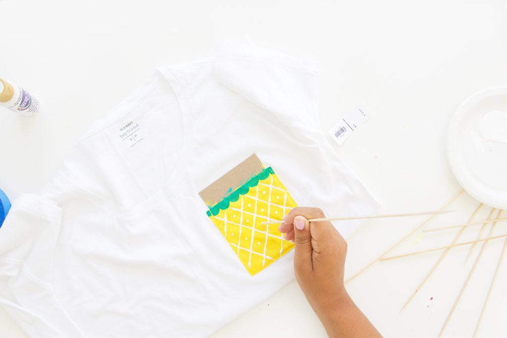 Use an Old Navy Tee to create perfect summertime DIY fruit pocket tees. 