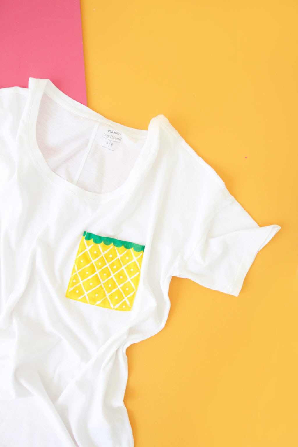 Use an Old Navy Tee to create perfect summertime DIY fruit pocket tees. 