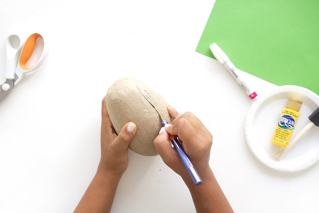 Mimic the look of taxidermy with a paper mache egg and some paint. This 3D diy paper mache pineapple wall art is a show stopper and a perfect addition to your gallery wall.