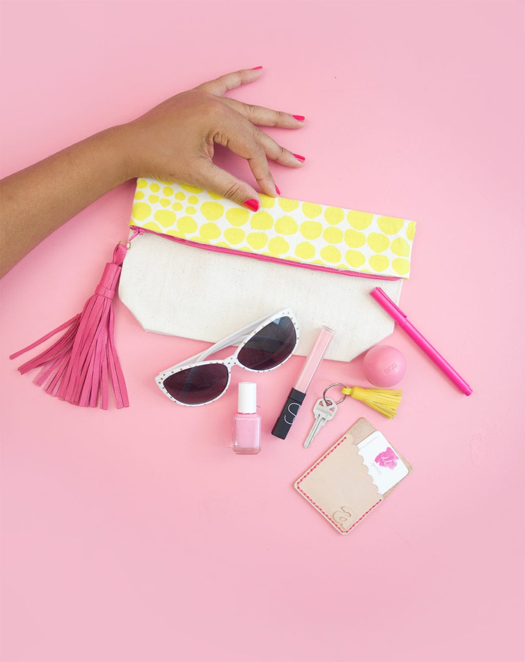 Create a DIY No Sew Clutch with a mini canvas tote bag and just a few adjustment 