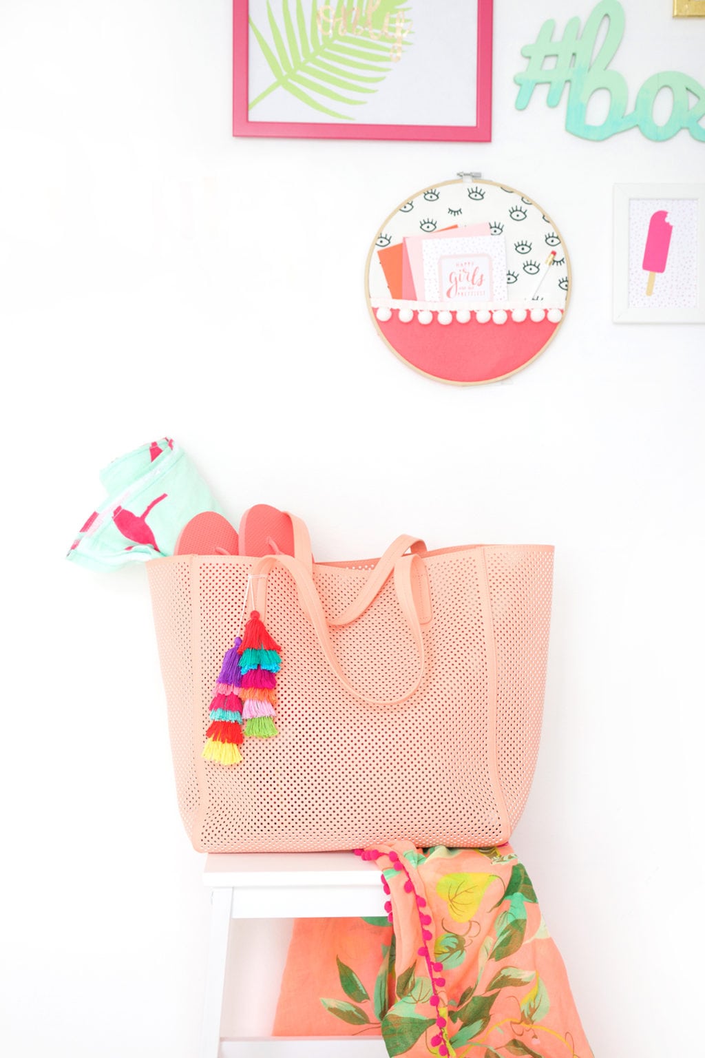 Use embroidery floss to create bold DIY tiered tassels for your beach tote.