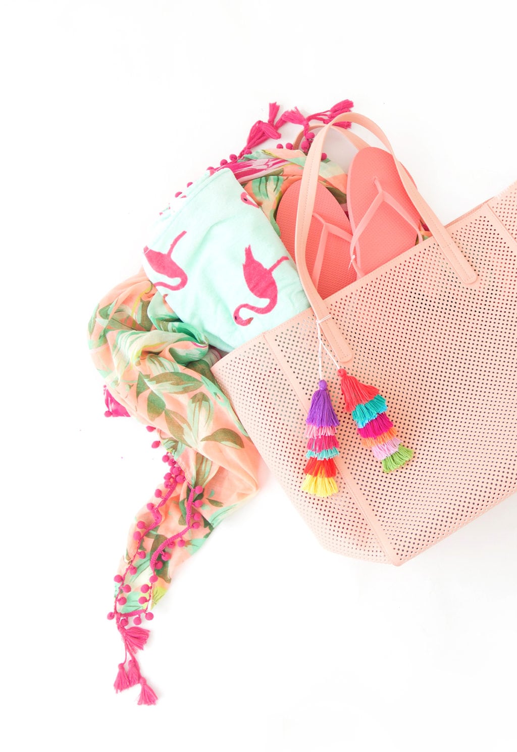 Use embroidery floss to create bold DIY tiered tassels for your beach tote.
