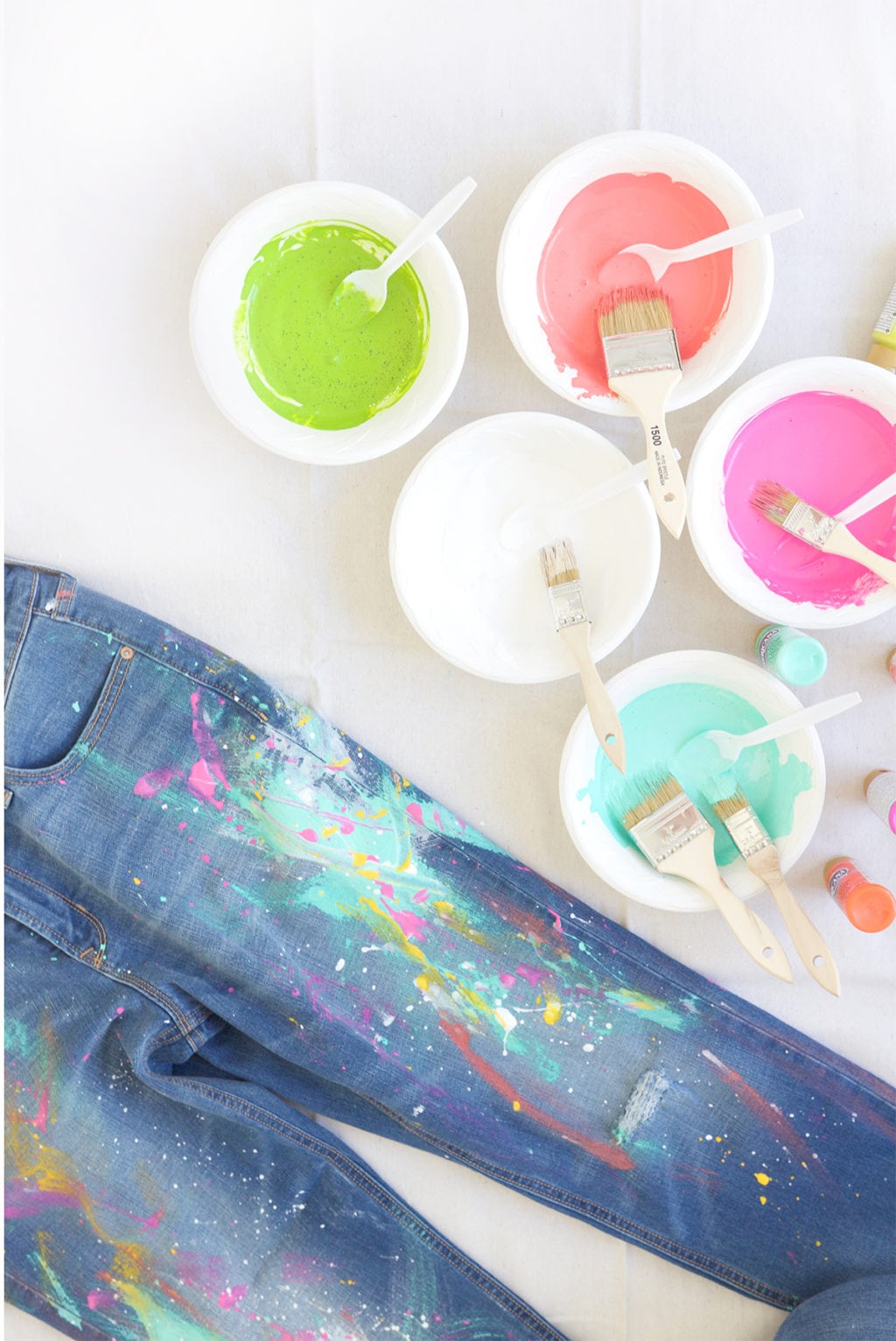 How To - DIY Paint Splatter Jeans