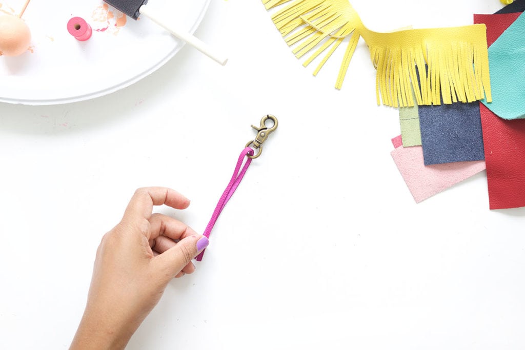 Tassels will never go out of style so why not create these leather and wood bead tassels in just a few steps.Your tote bag will thank you. 