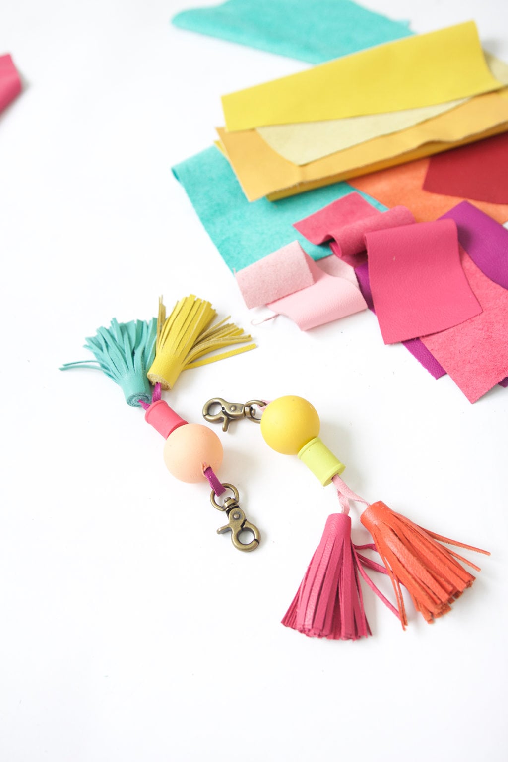 Tassels will never go out of style so why not create these leather and wood bead tassels in just a few steps.Your tote bag will thank you. 