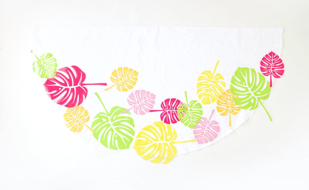 Use your Cricut Explore to create this Cricut Iron-On Picnic Blanket featuring bold colors and on-trend