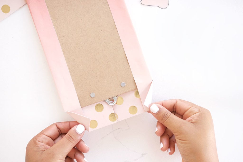 Learn how to cover a clipboard + inspirational printables! All you need is your printer and a few basic craft supplies to make this simple project.