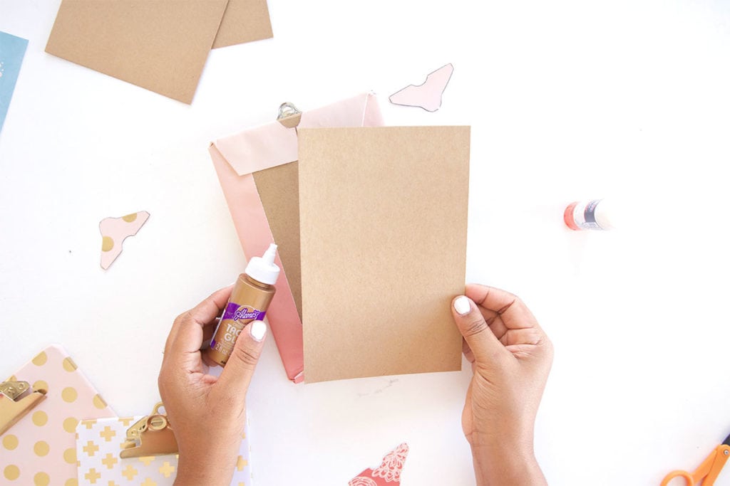 Learn how to cover a clipboard + inspirational printables! All you need is your printer and a few basic craft supplies to make this simple project.