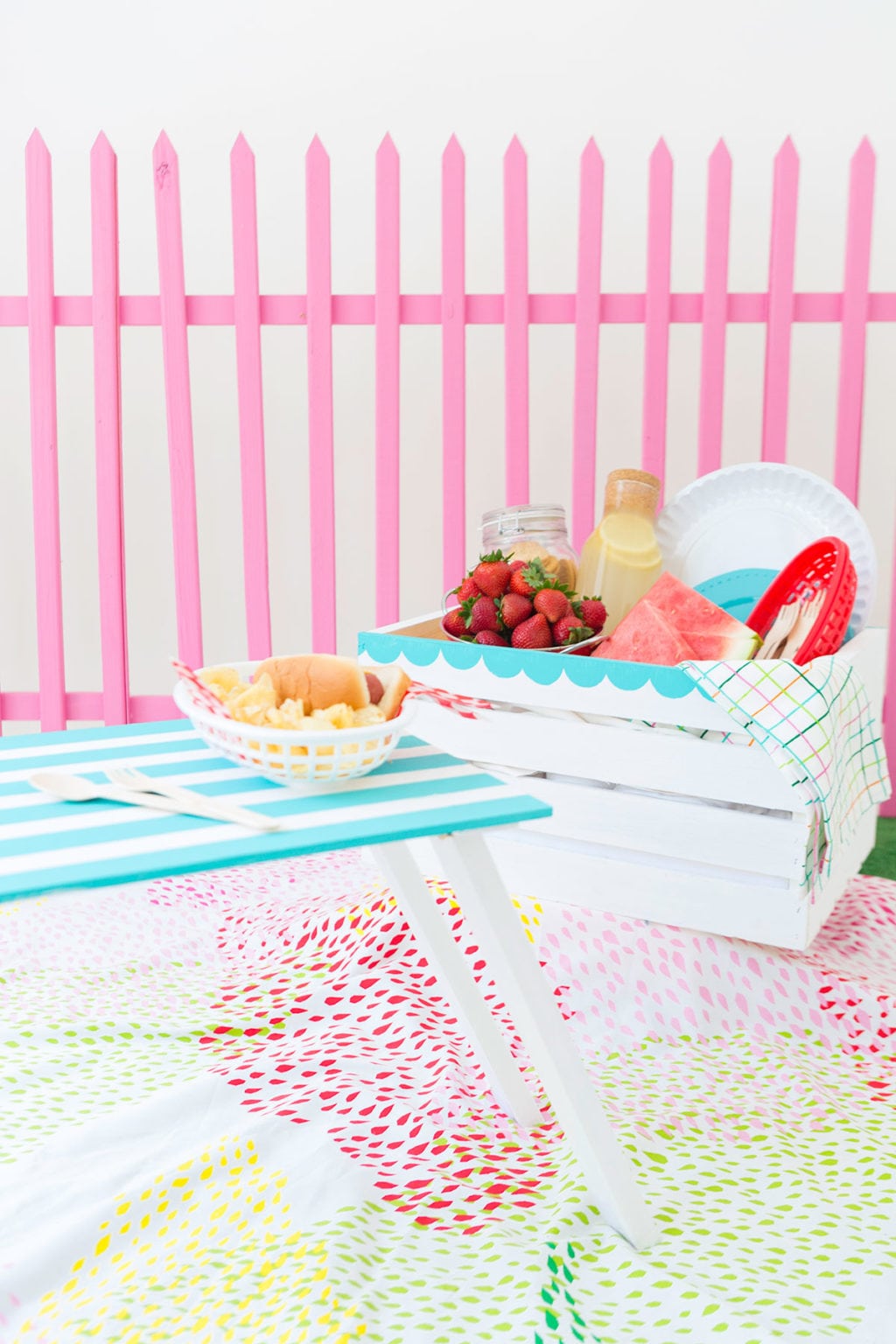 Enjoy the outdoors with this DIY Wooden Crate Picnic Basket that is easy to create with paint and simple tools. Great for enjoying the end of summer. 