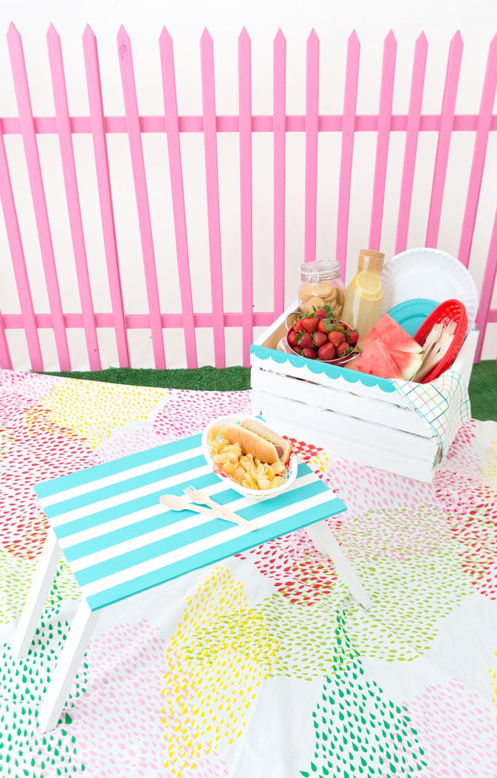 Enjoy the outdoors with this DIY Wooden Crate Picnic Basket that is easy to create with paint and simple tools. Great for enjoying the end of summer. 