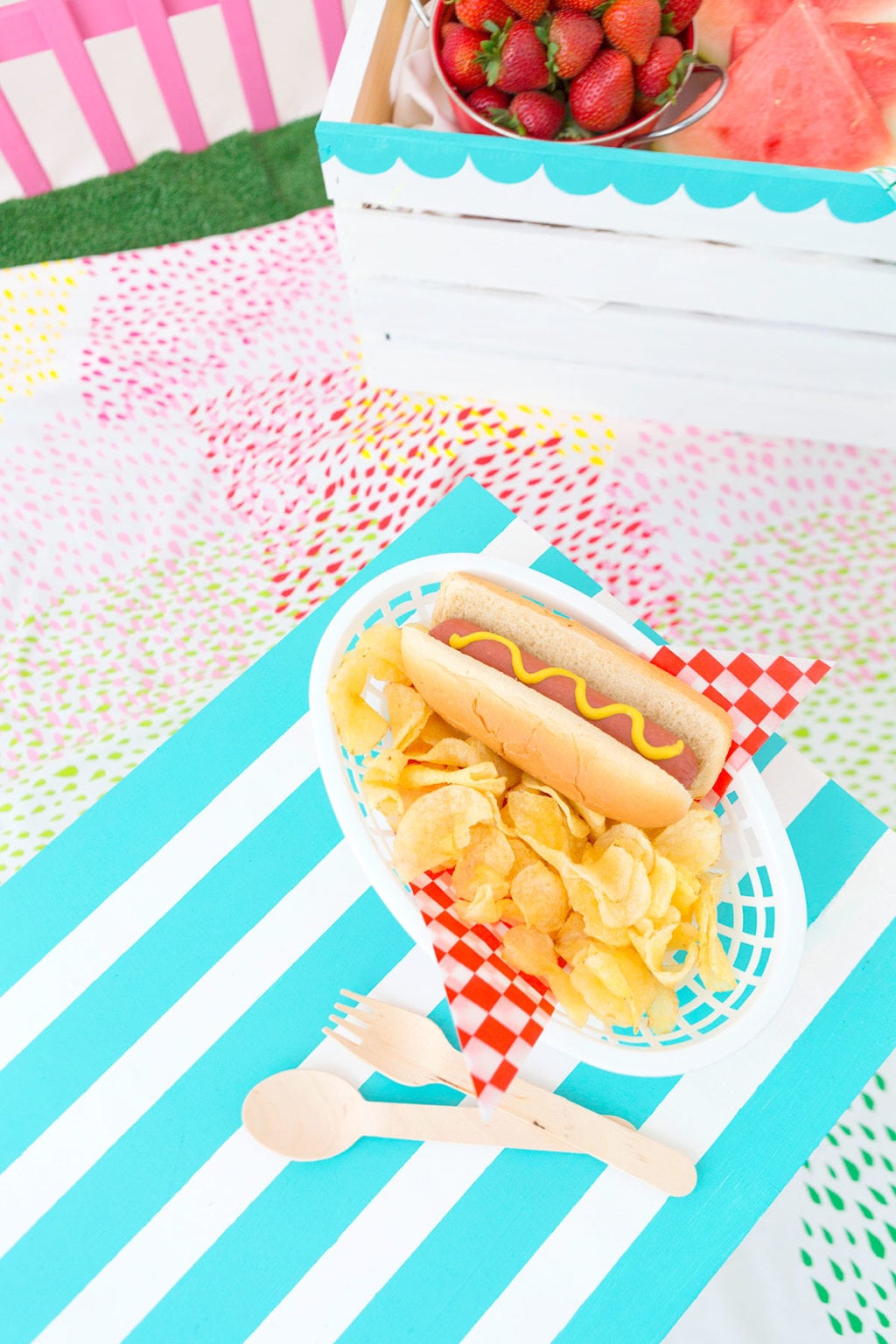 Enjoy the outdoors with this DIY Wooden Crate Picnic Basket that is easy to create with paint and simple tools. Great for enjoying the end of summer. 