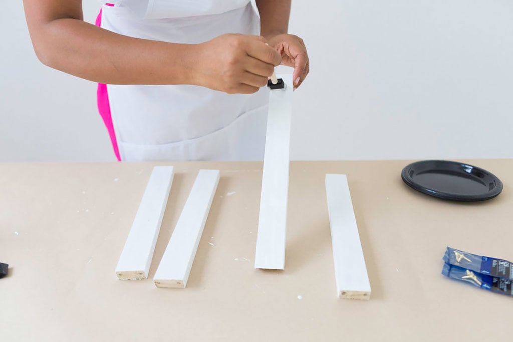 Enjoy the outdoors with this DIY Wooden Crate Picnic Basket that is easy to create with paint and simple tools. Great for enjoying the end of summer. 