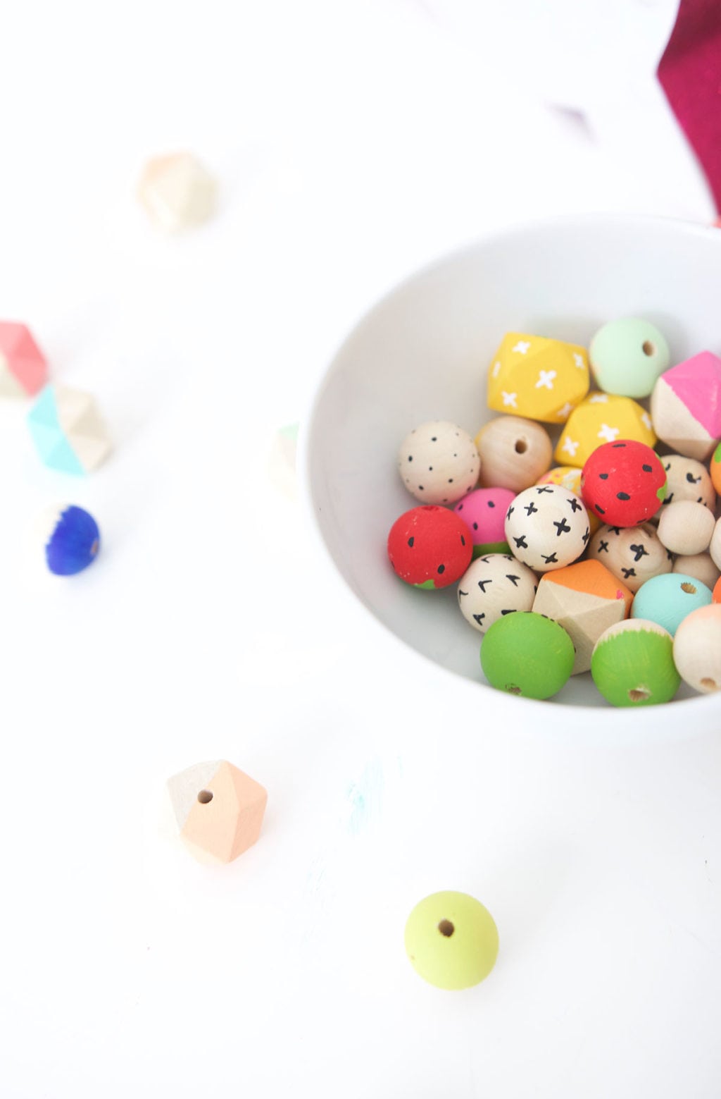 This painted wood bead manzanita branch is a funky take on the beauty of nature! A crafty way to use your painted wooden beads with a few basic supplies. 