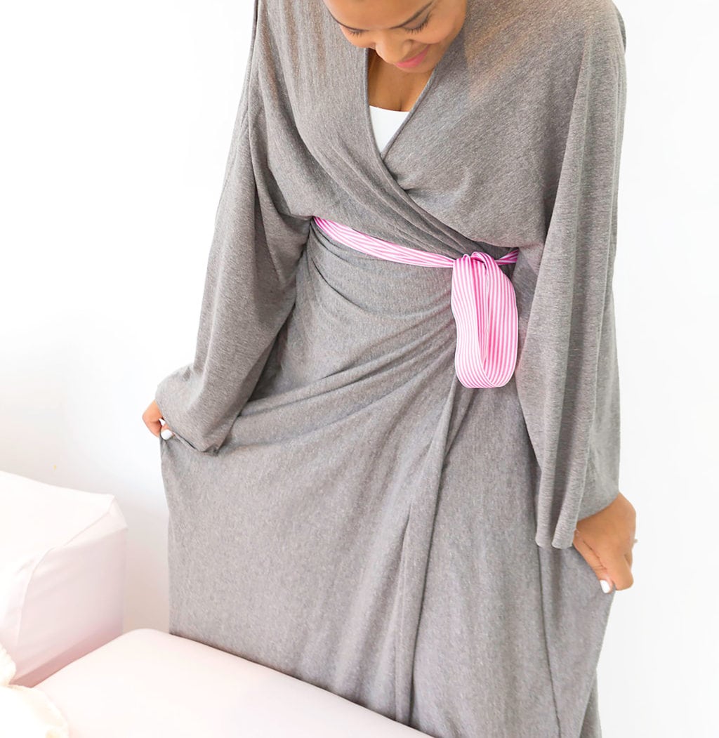 All you need is a cotton jersey bedsheet and some simple sewing to make a cotton jersey robe from a bedsheet. It's so comfy!