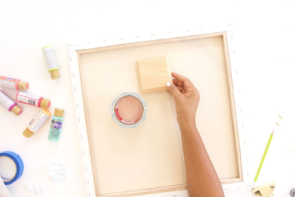 Make a huge statement with these DIY Canvas Clipboards. Perfect for displaying your favorite Instagram photos.