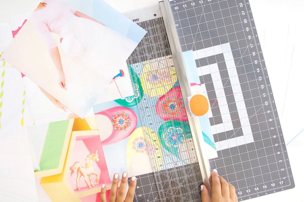 Make a huge statement with these DIY Canvas Clipboards. Perfect for displaying your favorite Instagram photos.