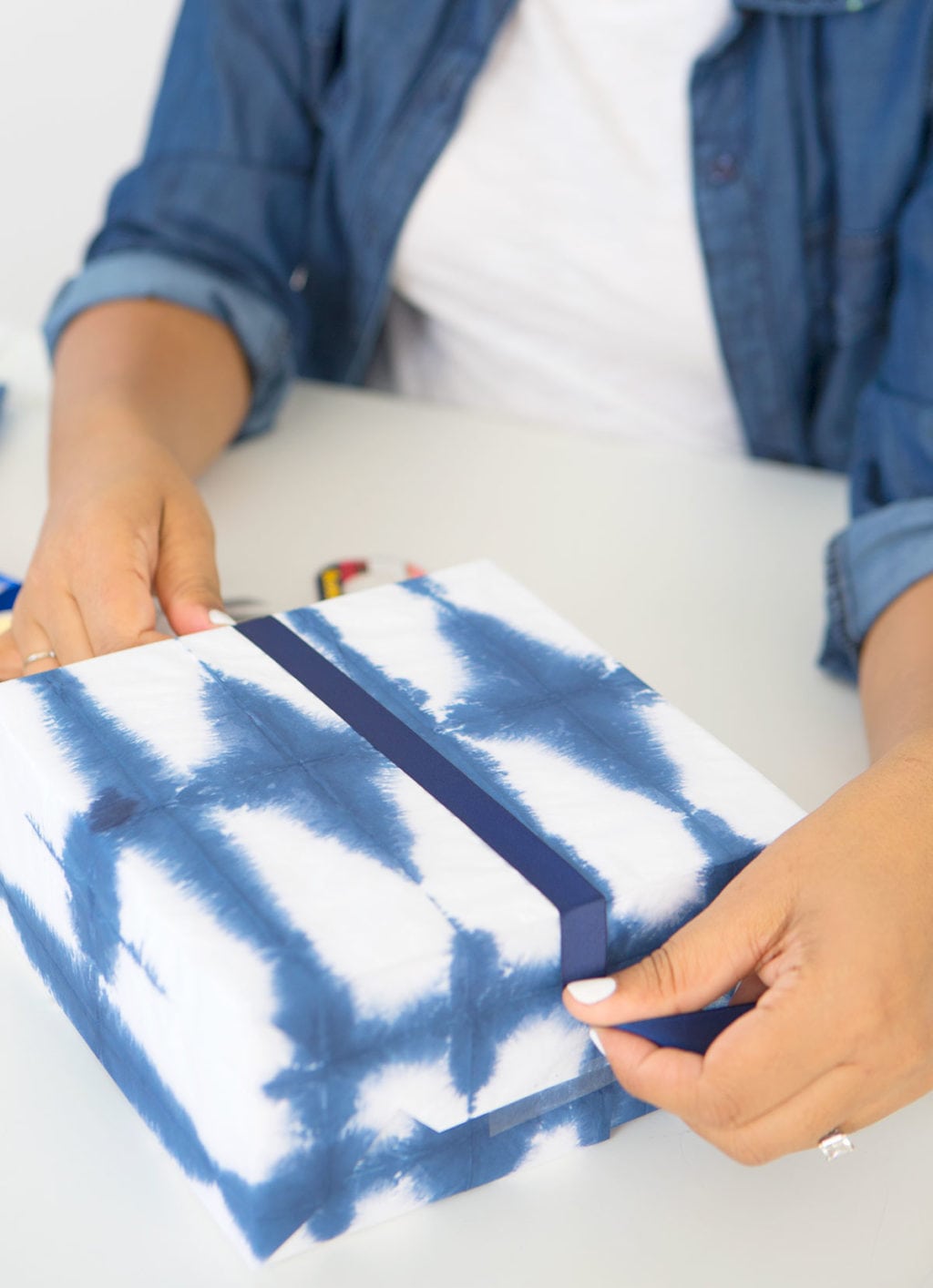 DIY Shibori Tie Dye Wrapping Paper | damask love