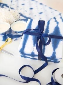 DIY Shibori Tie Dye Wrapping Paper | damask love