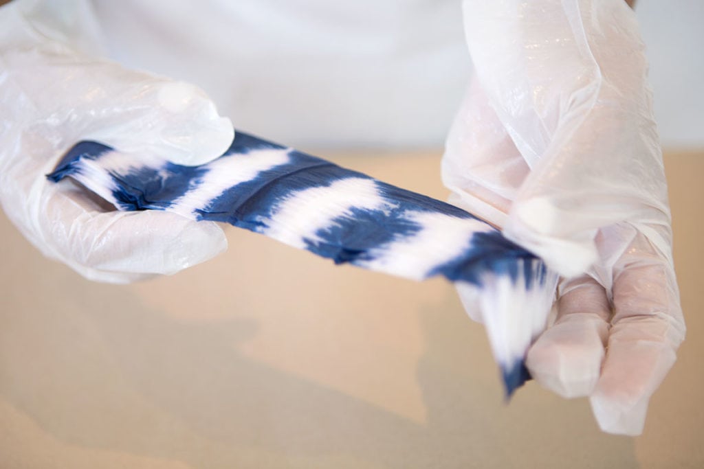 DIY Shibori Tie Dye Wrapping Paper | damask love