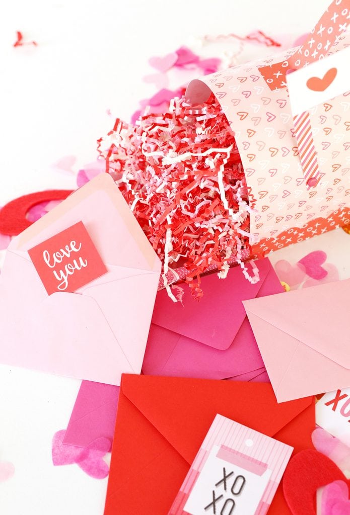 Printable Valentine's Day Mailbox - Damask Love