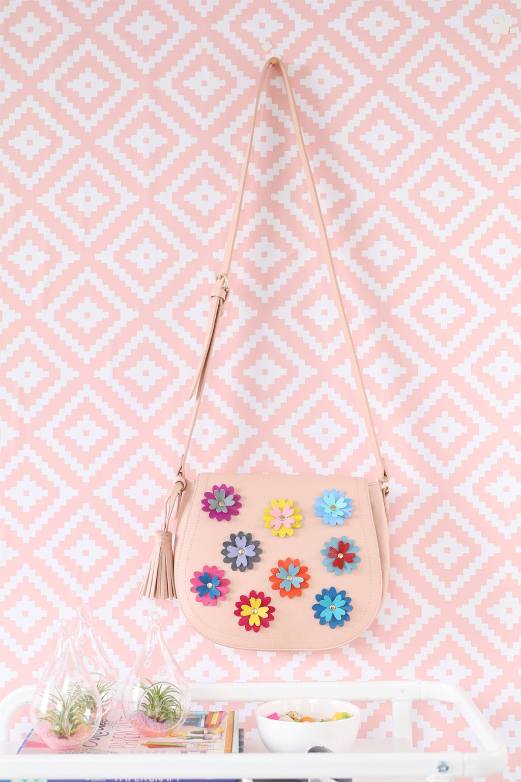 DIY Leather Flower Crossbody Purse | damask love