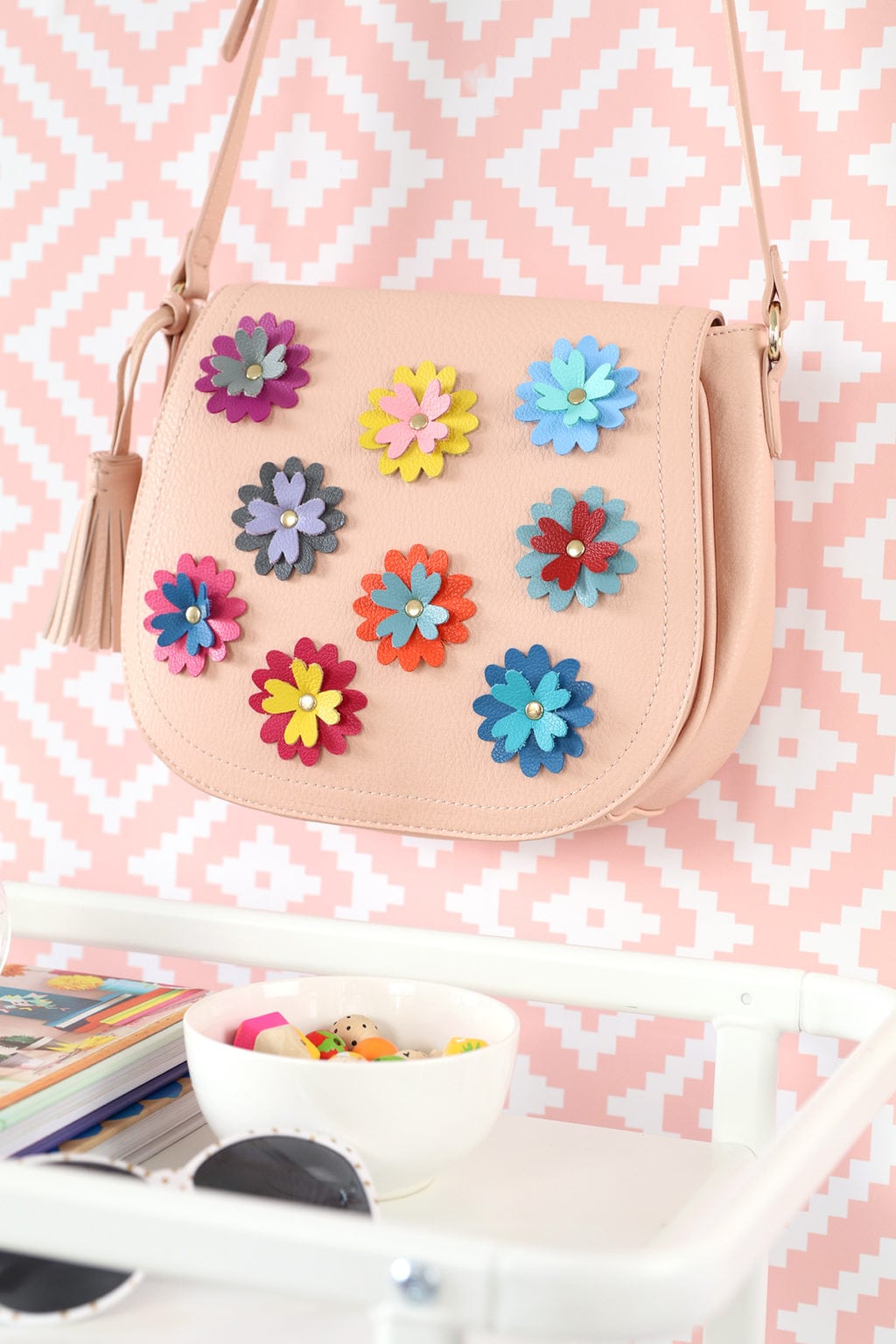 DIY Leather Flower Crossbody Purse | damask love