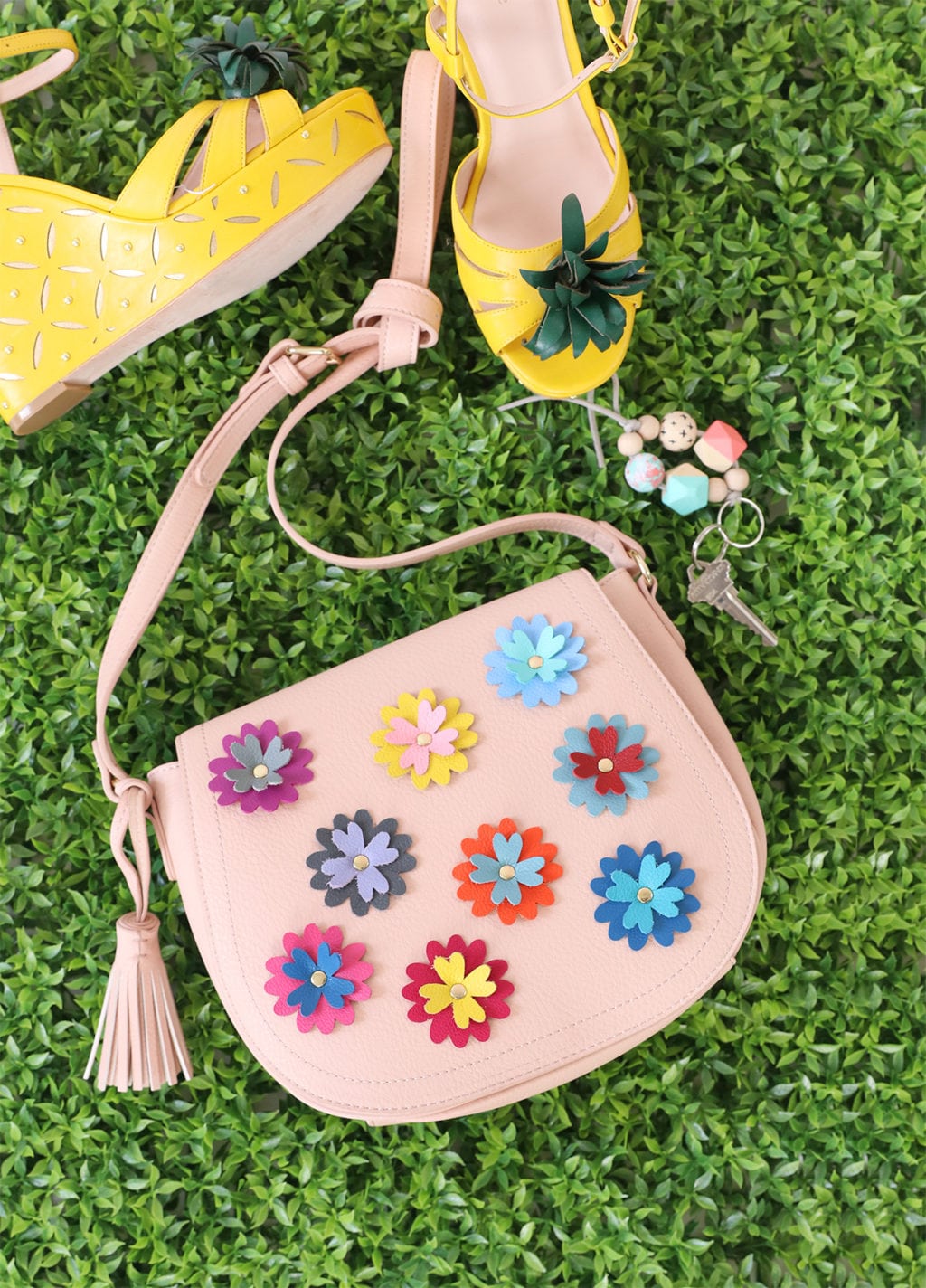 DIY Leather Flower Crossbody Purse | damask love