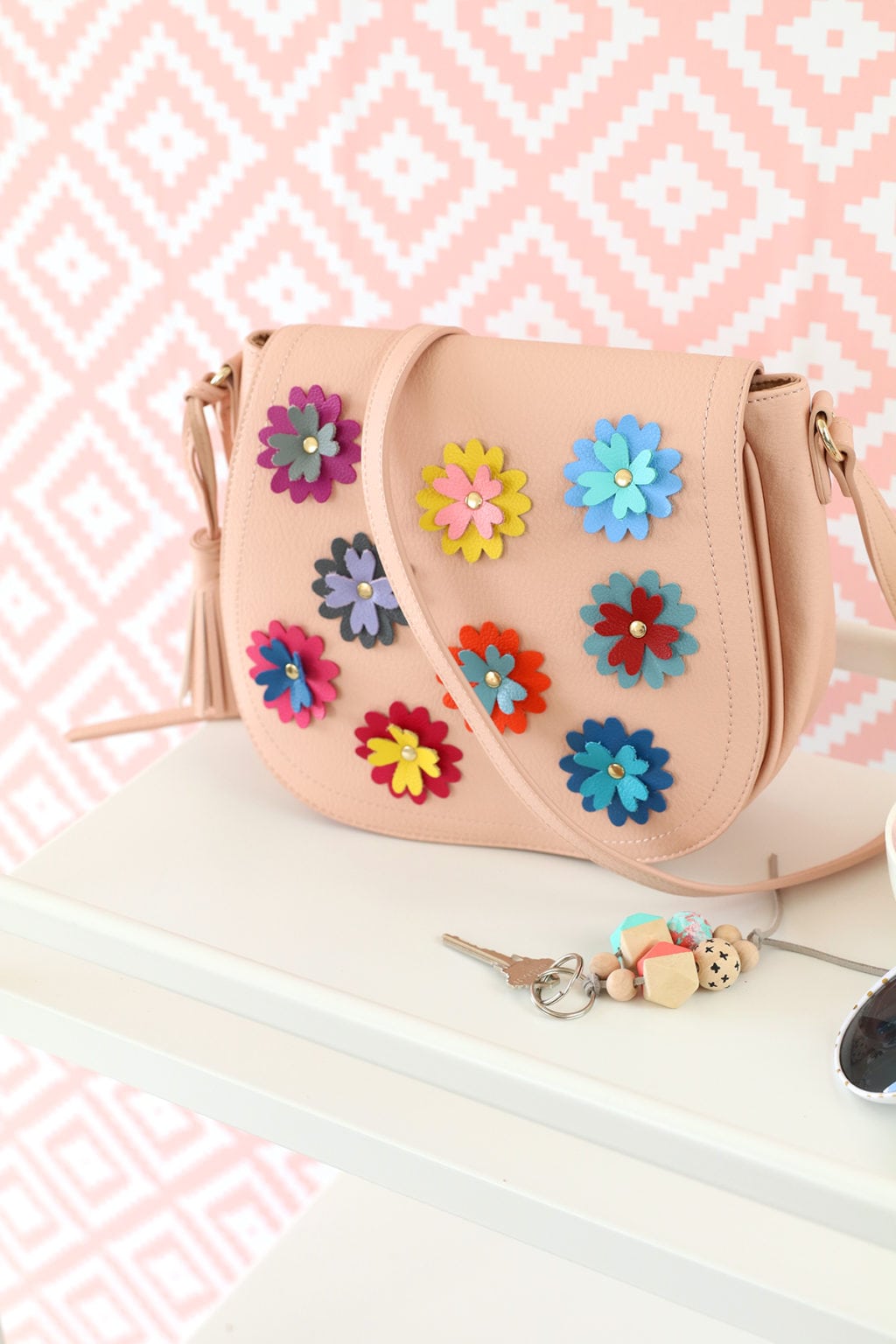 DIY Leather Flower Crossbody Purse | damask love