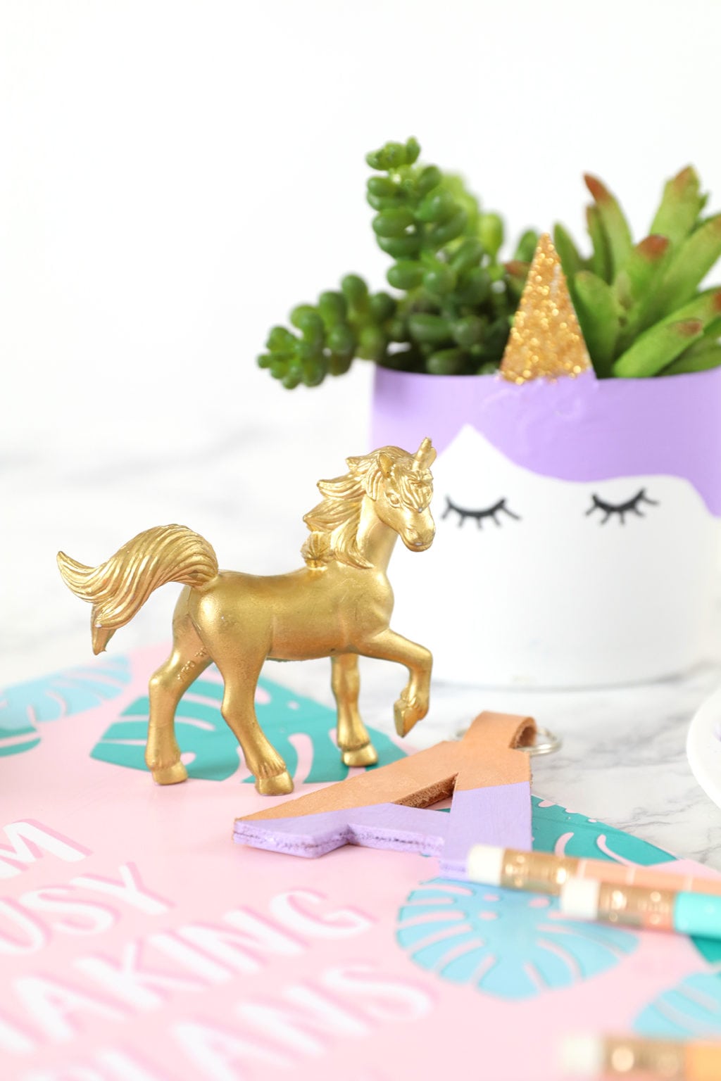 DIY Upcycled Unicorn Planter | damask love