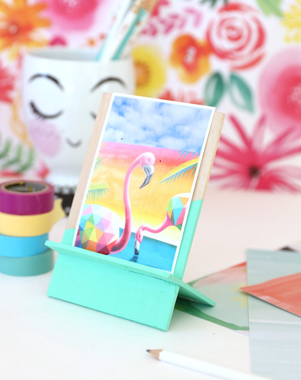 DIY Wooden Photo Easel | damask love