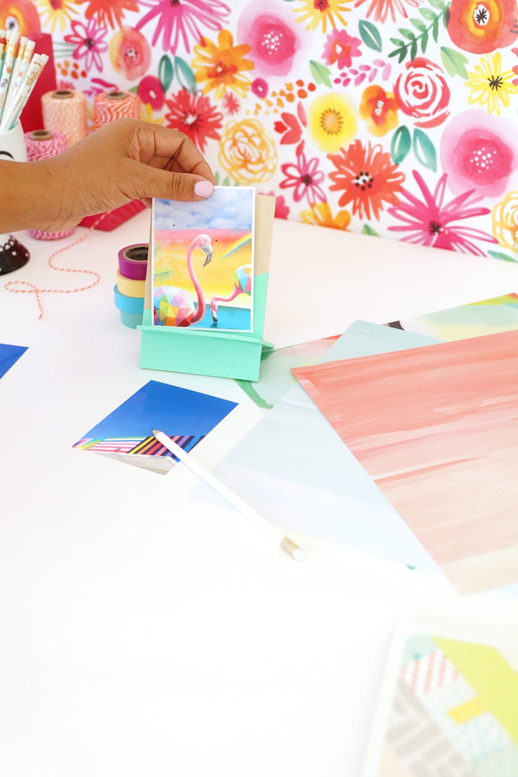 DIY Wooden Photo Easel | damask love